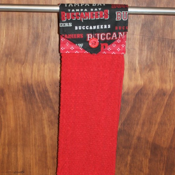 TAMPA BAY BUCCANEERS RED BLACK & GRAY HANDMADE HANGING KITCHEN RED HAND TOWEL - Picture 2 of 4